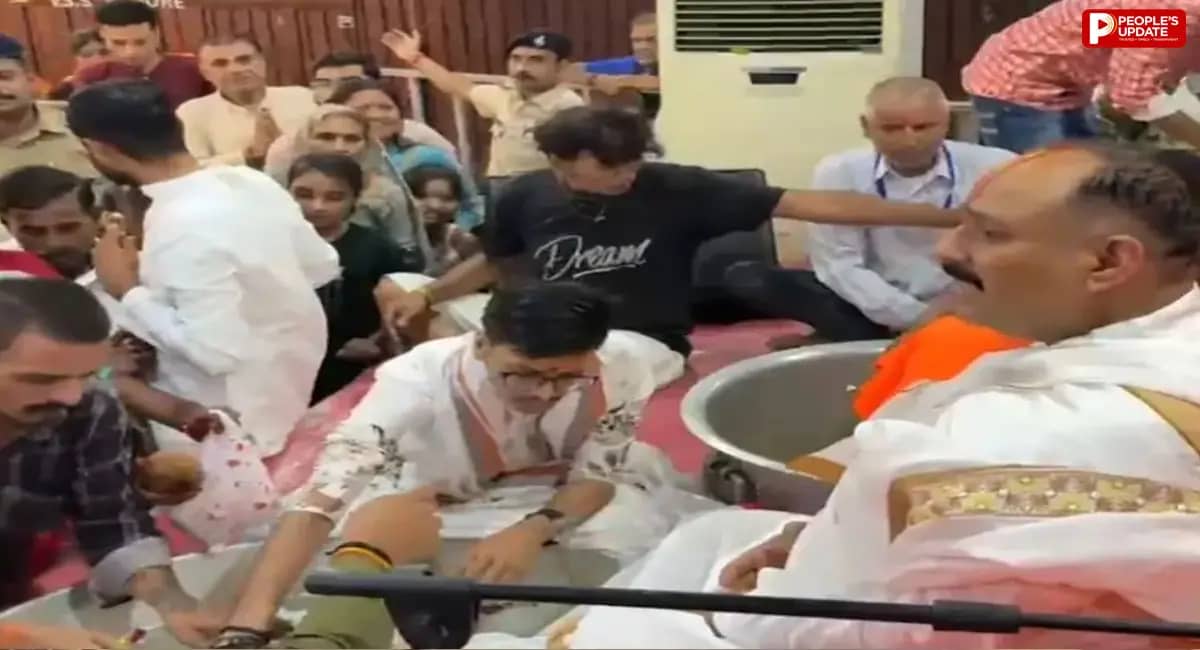 गुरु पूर्णिमा पर लंबी कतारों के बीच कुबेरेश्वरधाम बना भक्ति का महाकुंभ, गूंजे हर-हर महादेव के नारे