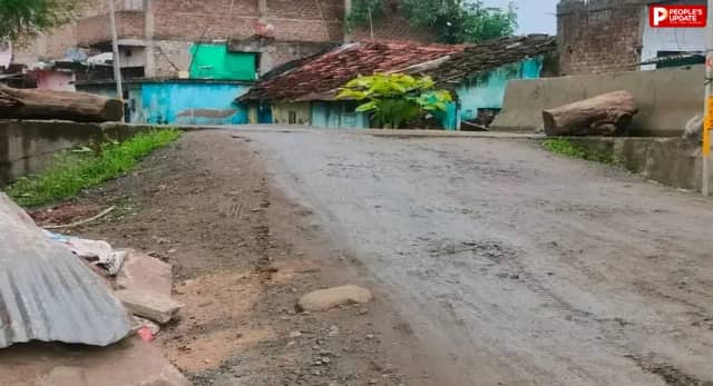 बेगमगंज में अधूरी सड़क बनी लोगों की परेशानी, हर दिन हादसे का खतरा