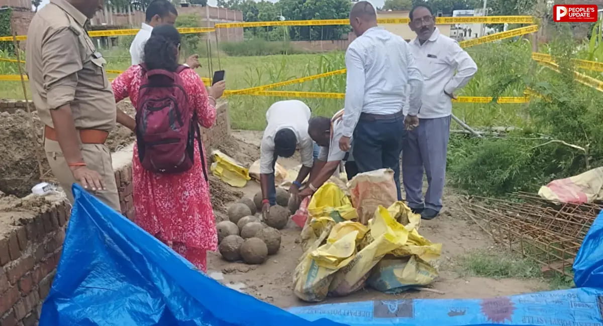 अमेठी में खुदाई के दौरान मिले तांबे के 29 गोले, खजाने की चर्चा से मचा हड़कंप