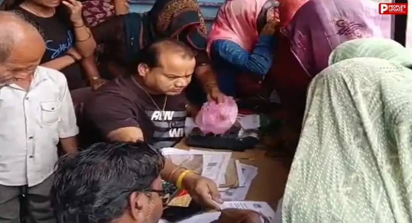 राशन में खेल या बड़ा घोटाला? इछावर में खाद्यान्न की जगह नकदी बांटा, राजस्व मंत्री के क्षेत्र में मचा हड़कंप