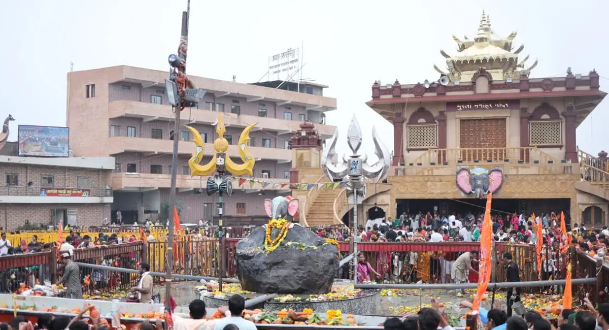 कुबेरेश्वरधाम में जन्माष्टमी की धूम, चांदी के झूले में विराजेंगे मुरली मनोहर; 5 क्विंटल मावे की बर्फी का लगेगा भोग
