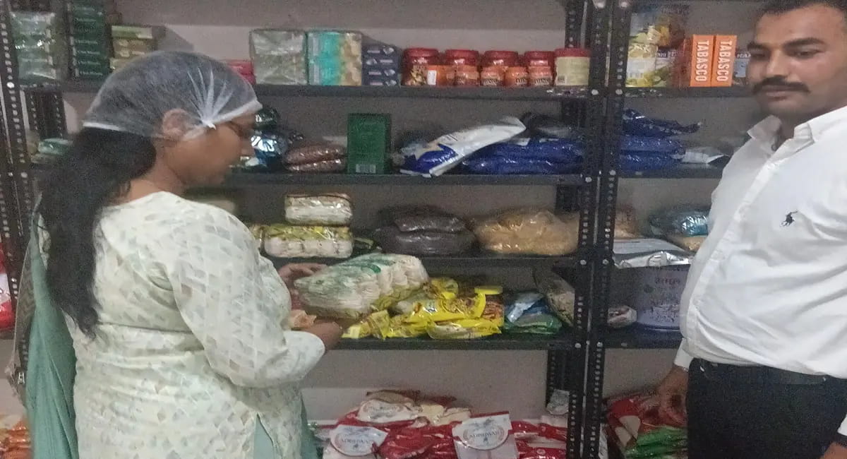 आष्टा के रिजॉर्ट में खाद्य सुरक्षा की खुली पोल, एक्सपायरी पापड़ और कीड़े वाला चावल मिला