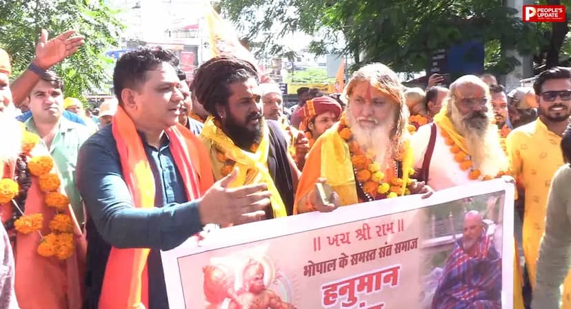 ‘हनुमान अंश’ को टैक्स फ्री कराने की मांग तेज, संत समाज ढोल-मंजीरों के साथ पहुंचा फिल्म देखने