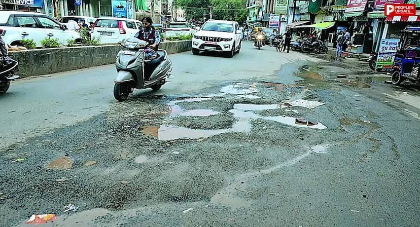 ग्वालियर में गड्ढों वाली सड़कों से निकलेंगी गणेश प्रतिमाएं, सुरक्षित विसर्जन को लेकर चिंता