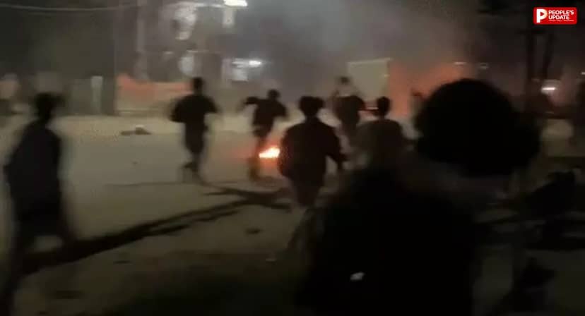 मणिपुर के कांगपोकपी में हिंसक प्रदर्शन, 6 ग्रामीणों की हिरासत के विरोध में NH-2 खोदा