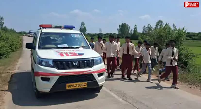 शहडोल में 200 एकलव्य छात्र कलेक्टर से मिलने पैदल निकले, प्राचार्य की शिकायत लेकर 15 किमी से ज्यादा चले