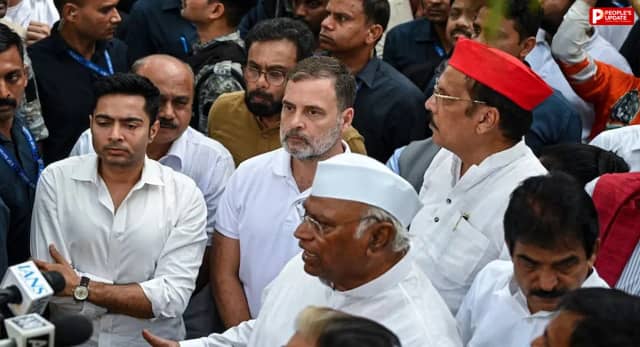 राहुल गांधी की अगुवाई में INDIA गठबंधन का सुप्रीम कोर्ट तक मार्च, बोले- लोकतंत्र बचाने की लड़ाई