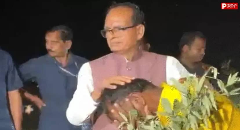 सीहोर में आदिवासी परिवारों के मकान तोड़ने पर ST आयोग सख्त, MP सरकार से 3 दिन में मांगा जवाब