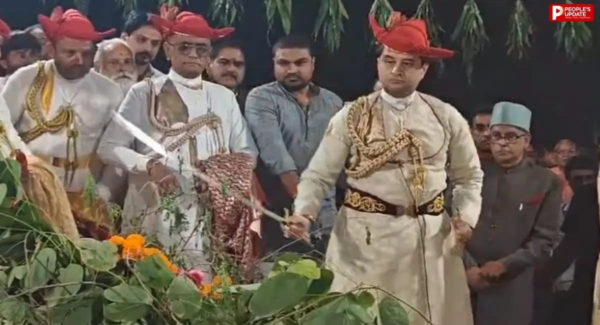 ग्वालियर का शाही दशहरा: सिंधिया परिवार की 400 साल पुरानी परंपरा, तलवार से शमी वृक्ष को छूकर लूटा जाता है ‘सोना’
