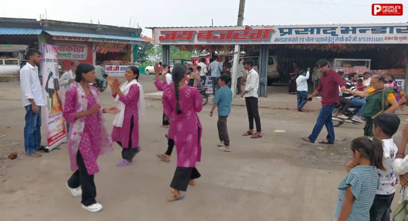 भोपाल की बस्तियों के बच्चों ने नुक्कड़ नाटक से बदली पहचान, अब सरकारी अभियानों में कर रहे लोगों को जागरूक