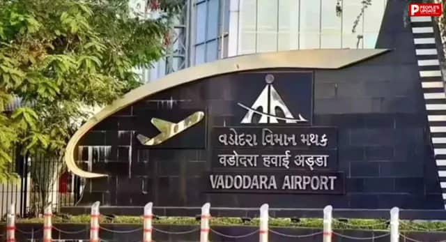 राजकोट एयरपोर्ट पर पटाखों से लगी आग, धुएं के कारण वडोदरा डायवर्ट करनी पड़ी एअर इंडिया की फ्लाइट