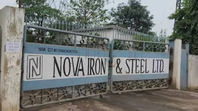 बिलासपुर के स्पंज आयरन प्लांट में बड़ा हादसा, पिघला लोहा गिरने से 4 मजदूर झुलसे