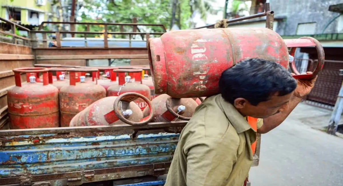इंदौर में गैस आपूर्ति व्यवस्था मजबूत करने का फैसला, रविवार को भी खुलेंगी सभी गैस एजेंसियां