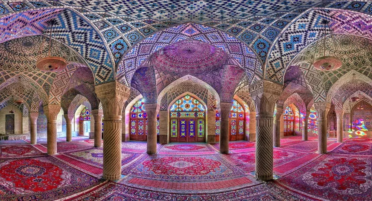 जहां सूरज की किरणें बिखेरती हैं रंगों का जादू