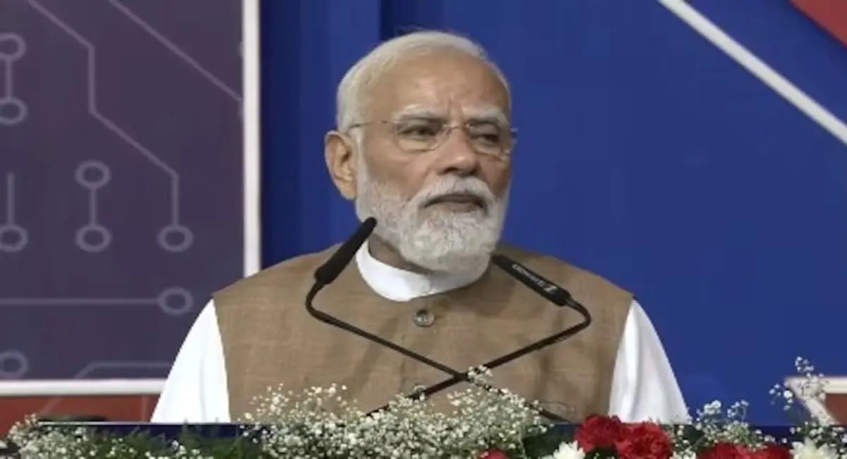 पीएम मोदी ने साणंद में नए सेमीकंडक्टर प्लांट का किया उद्घाटन, प्रधानमंत्री बोले-भारत बन रहा भरोसेमंद सेमीकंडक्टर सप्लायर