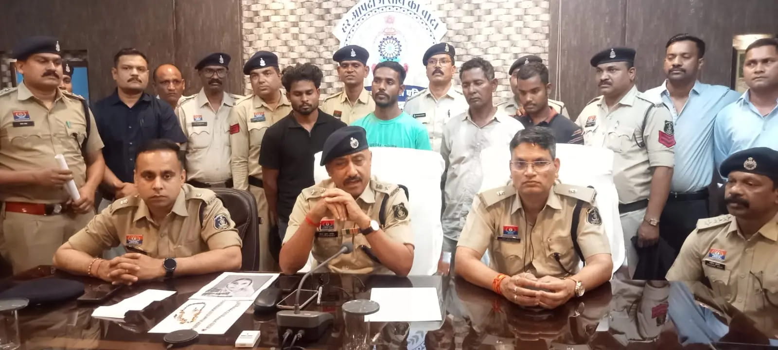 बुजुर्ग दंपती की हत्या का खुलासा, चोरी के नियत से घर में घुसे थे बदमाश, 4 आरोपी गिरफ्तार