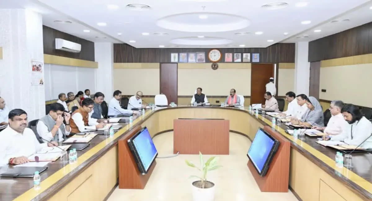 विष्णुदेव साय कैबिनेट की बैठक खत्म, कई अहम फैसलों पर लगी मुहर; शहरी गैस वितरण नीति 2026 को मंजूरी