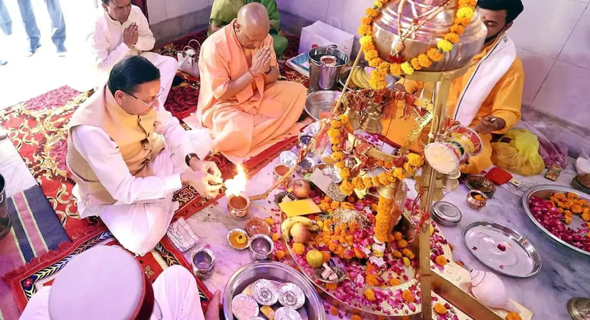 मंदिर में की पूजा-अर्चना, प्राण प्रतिष्ठा कार्यक्रम में हुए शामिल