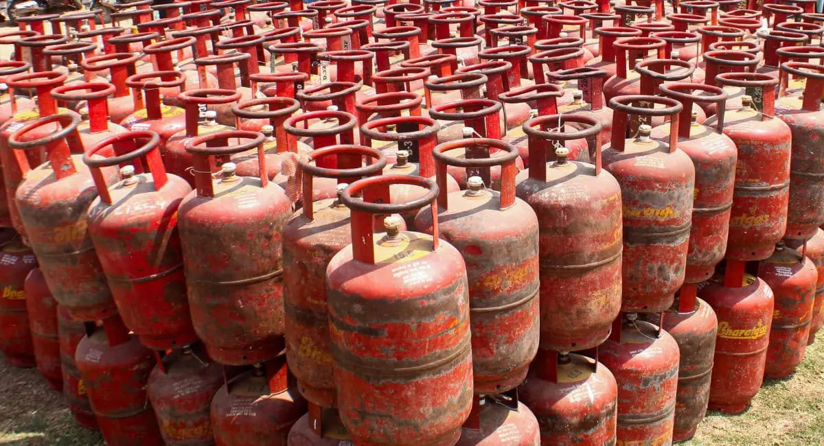 थाने से गायब हुई गैस, डेढ़ करोड़ के घोटाले का खुलासा; फूड ऑफिसर निकला मास्टरमाइंड
