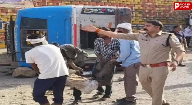 अनियंत्रित हाइवा की टक्कर से यात्री बस पलटी, तीन की मौत; 29 घायल