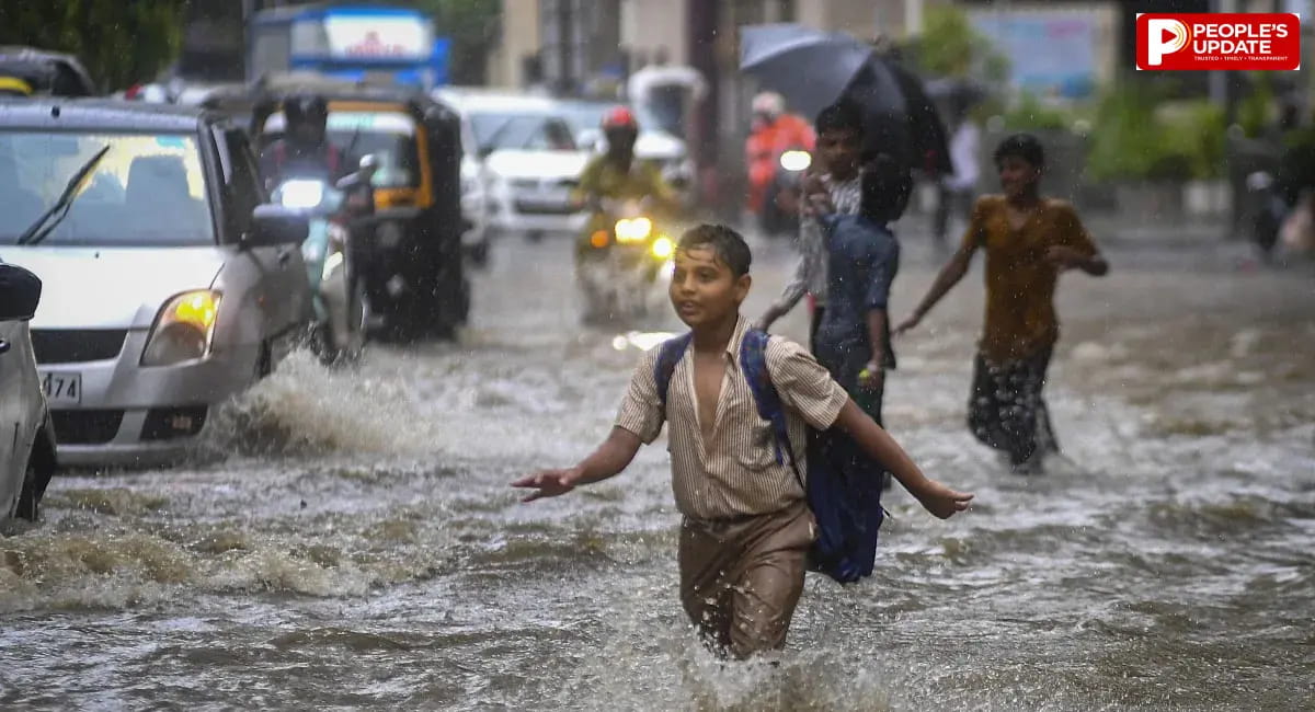 मुंबई में मूसलाधार बारिश, IMD ने जारी किया रेड अलर्ट; सड़कों का बुरा हाल