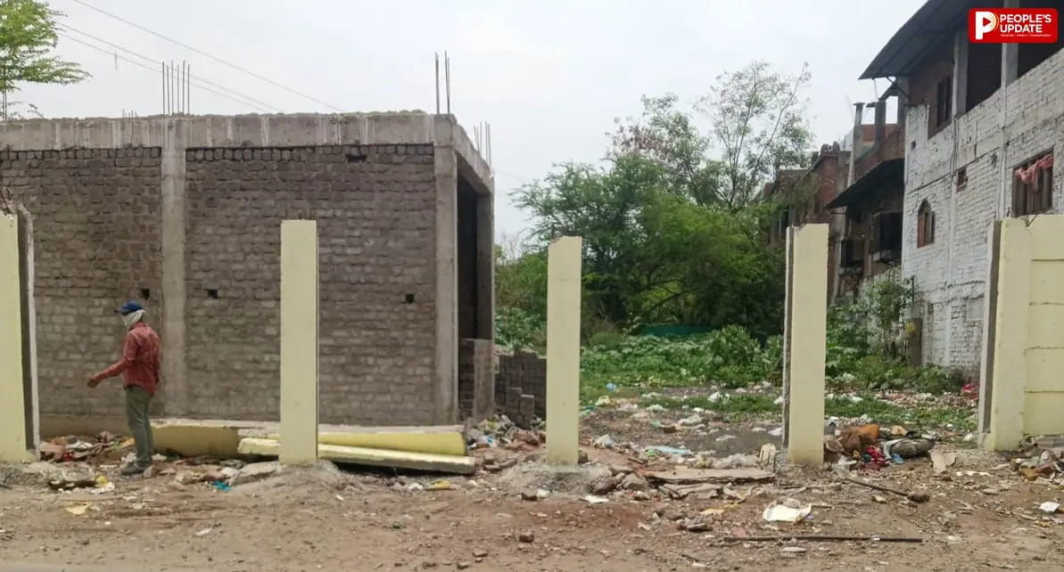 रेलवे ने खुद हटाई सुलभ कॉम्पलेक्स के सामने बनी दीवार, नगर निगम ने लिखा था पत्र