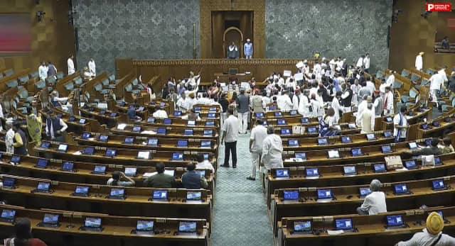 लोकसभा की कार्यवाही कल सुबह 11 बजे तक स्थगित, NEET धांधली और लाठीचार्ज पर विपक्ष ने किया हंगामा
