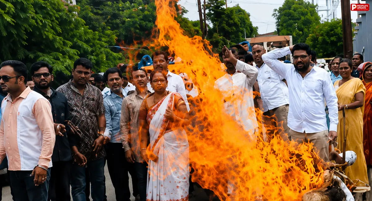 भोपाल में मास्टर प्लान पर कांग्रेस का हल्लाबोल: नगर निगम दफ्तर का घेराव, पुतला फूंका