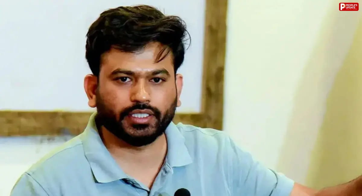 'स्कूल ठीक करो' अभियान का असर: अभिजीत दिपके की मांग पर शराबी प्रिंसिपल सस्पेंड, स्कूल को मिले 4 नए शिक्षक