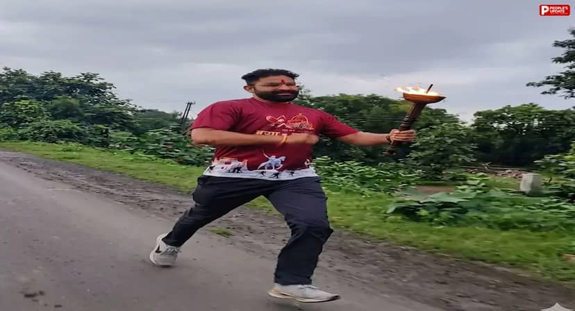 मशाल कावड़ यात्रा खलघाट पहुंची, 11 दिन में 1310 किमी दूरी तय करेगा युवाओं का जत्था