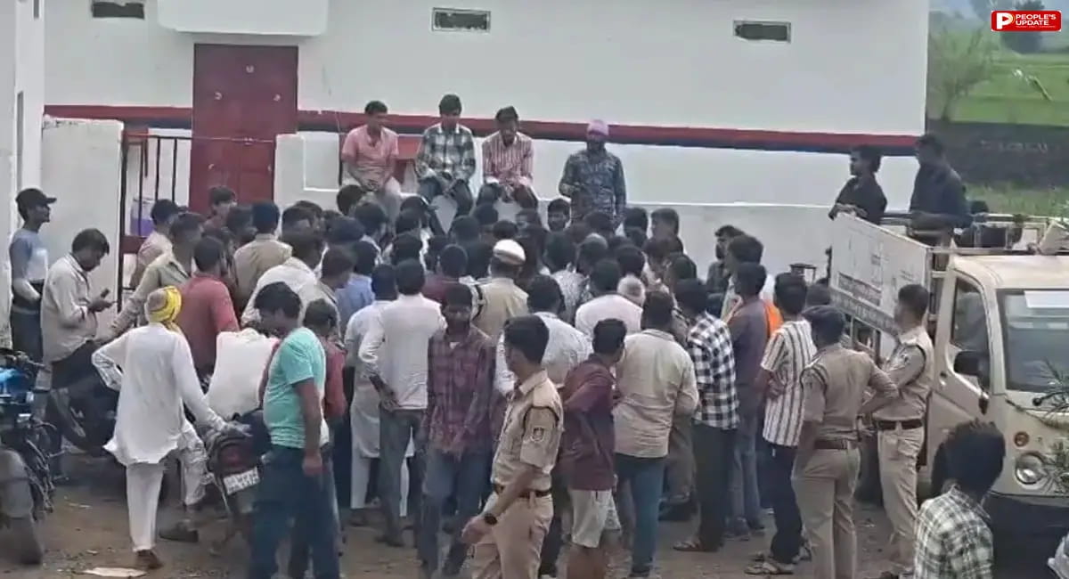 रक्षाबंधन पर गैस सिलेंडर की किल्लत, गोदाम पर लगा ताला; नाराज लोगों ने किया चक्काजाम