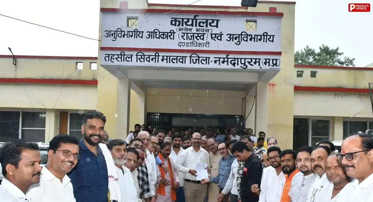 सिवनी मालवा: लोगों ने तहसीलदार को सौंपा ज्ञापन, बानापुरा रेलवे स्टेशन पर रेल ठहराव की मांग