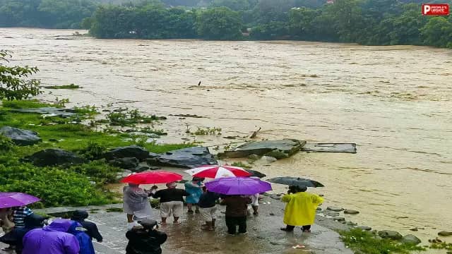 नैनीताल में मूसलाधार बारिश से भारी तबाही, नदी में बह गए चिता पर रखे शव