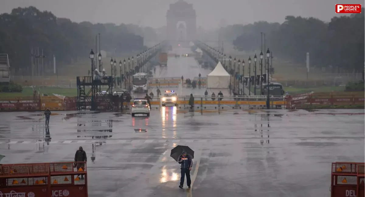 दिल्ली-NCR में मौसम ने फिर बदली करवट, तेज हवाओं के साथ झमाझम बारिश; IMD ने जारी किया रेड अलर्ट