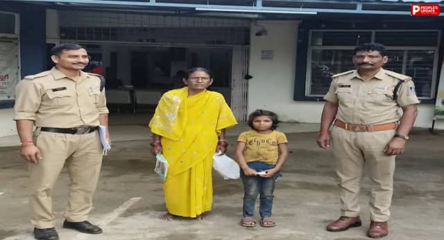 बस में बैठकर सोहागपुर पहुंची 8 साल की बच्ची, पुलिस ने परिजनों को सौंपा