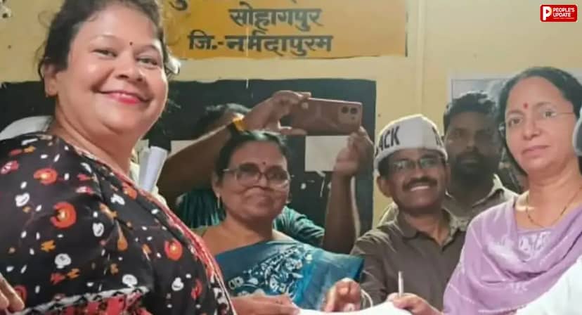 सोहागपुर में कर्मचारियों ने निकाली रैली, मांगों को लेकर मुख्यमंत्री के नाम सौंपा ज्ञापन