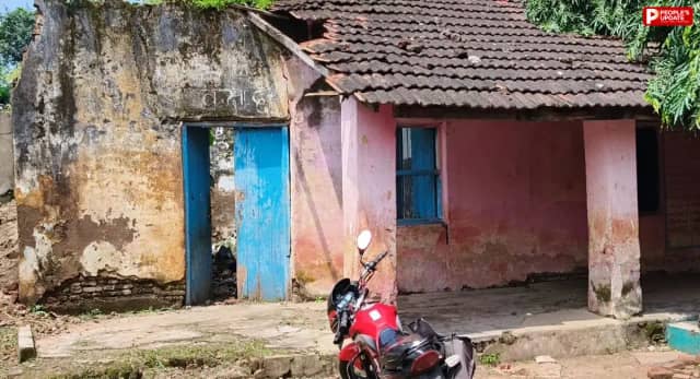 बाड़ी: स्कूल की हालत खस्ता हाल, दीवार गिरी; 139 विद्यार्थी एक ही हॉल में पढ़ने को मजबूर