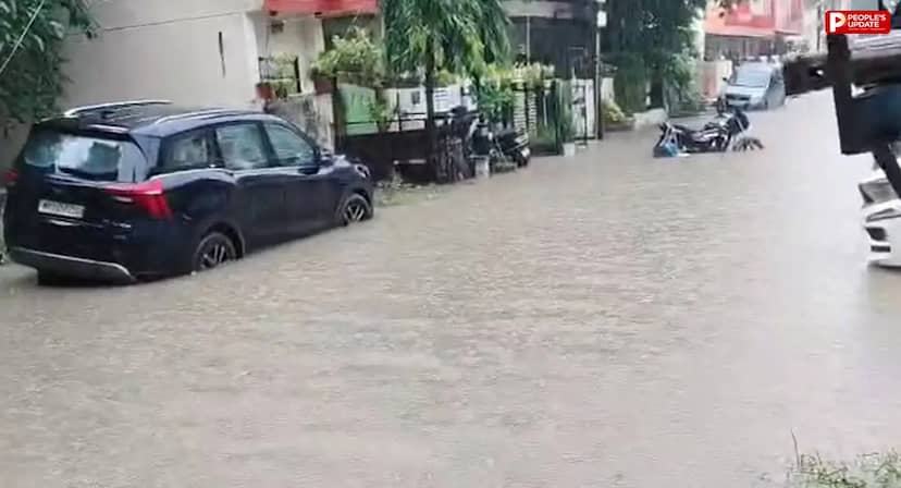 खिलचीपुर में बारिश से सड़कों पर भरा पानी, कई इलाकों में जलभराव; जल निकासी की खुली पोल