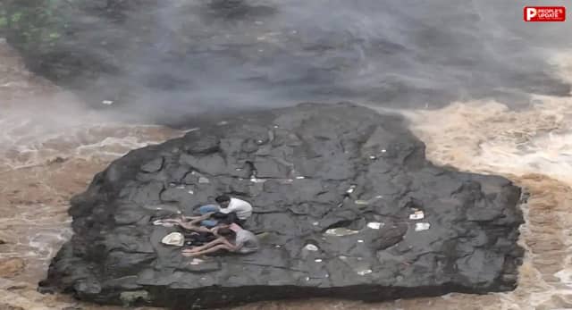 छिंदवाड़ा: कुकड़ी खापा वॉटरफॉल में फंसे नागपुर के 4 पर्यटक, पुलिस-SDRF ने किया सफल रेस्क्यू