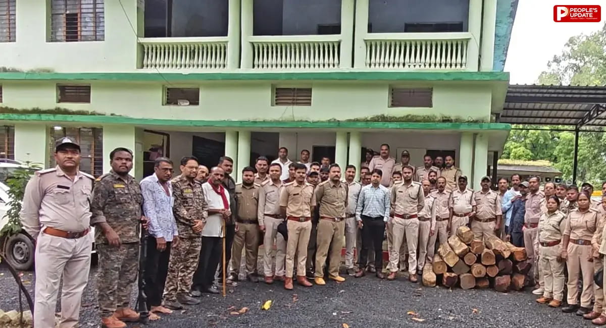 रायसेन में अवैध सागौन पर वन विभाग की बड़ी कार्रवाई, 20 नग लकड़ी और कार जब्त; दो आरोपी फरार