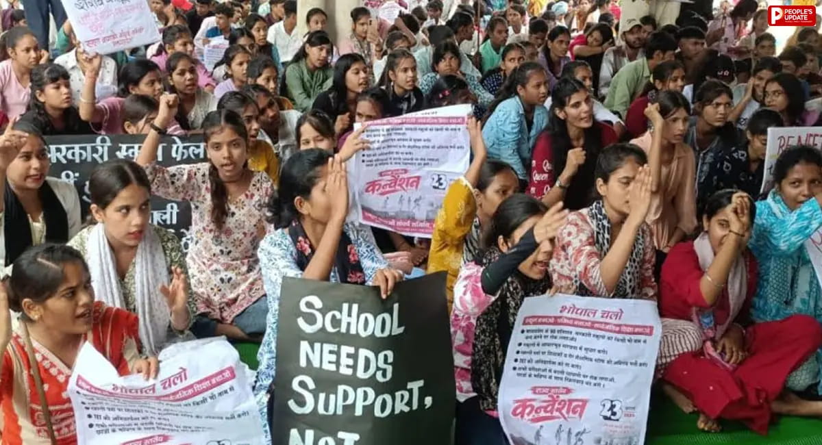 भोपाल में शिक्षक अभ्यर्थियों का आंदोलन 30वें दिन भी जारी, नरेंद्र के निर्जल अनशन का 9वां दिन