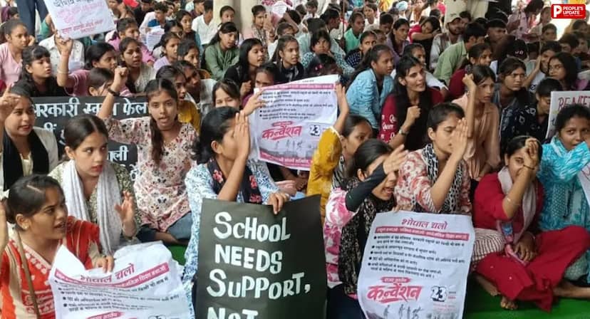 भोपाल में शिक्षक अभ्यर्थियों का आंदोलन 30वें दिन भी जारी, नरेंद्र के निर्जल अनशन का 9वां दिन