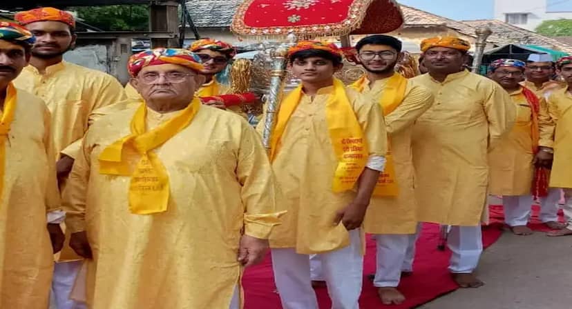 पर्यूषण पर्व के समापन पर सोहागपुर में निकली पालकी शोभायात्रा, भजन-कीर्तन के बाद प्रसाद बांटा गया