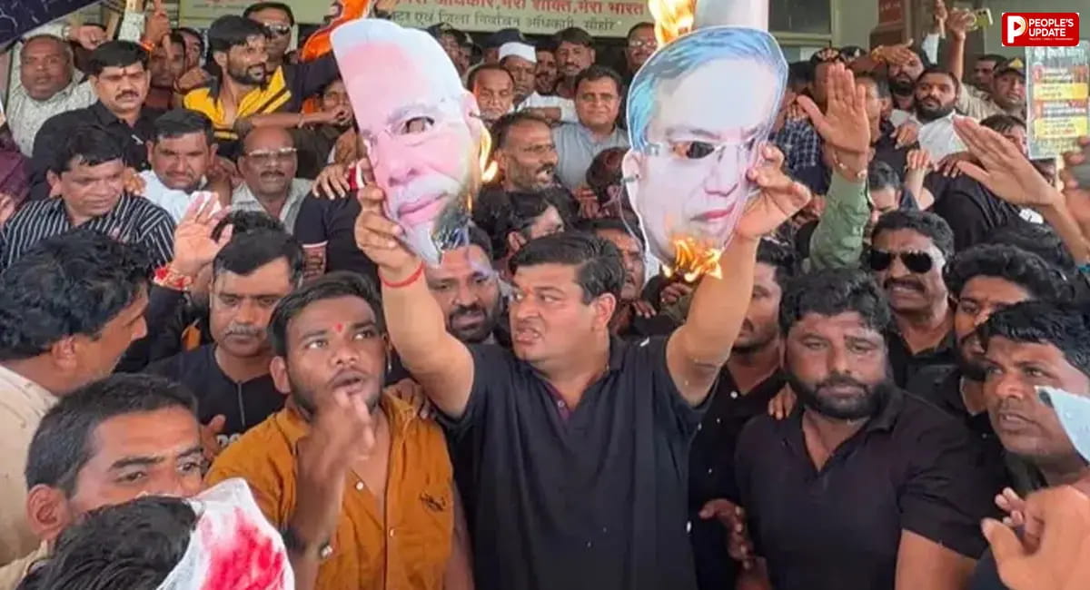 सीहोर में SIR के खिलाफ कांग्रेस का प्रदर्शन: CEC ज्ञानेश कुमार के इस्तीफे की मांग, कलेक्ट्रेट गेट पर पुलिस से धक्कामुक्की