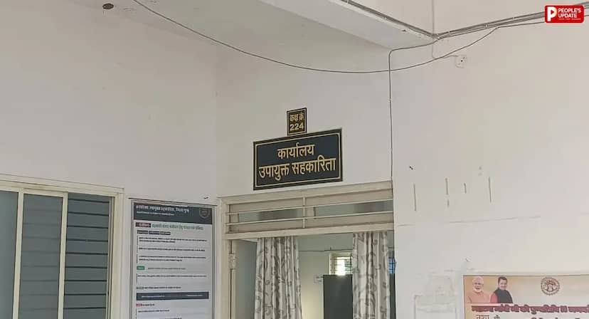गुना में राशन विक्रेताओं का मानदेय अटका, सेल्समैन ने कलेक्टर के नाम सौंपा आवेदन