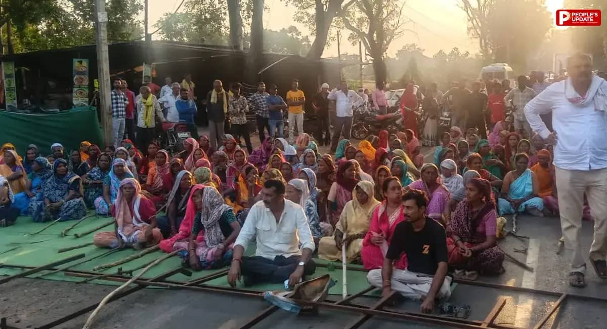 सारंगपुर-मढ़ई शराब दुकान मामला: जनवरी-फरवरी की नीलामी में शामिल नहीं होगी दुकान; आदिवासी महिलाओं का धरना खत्म