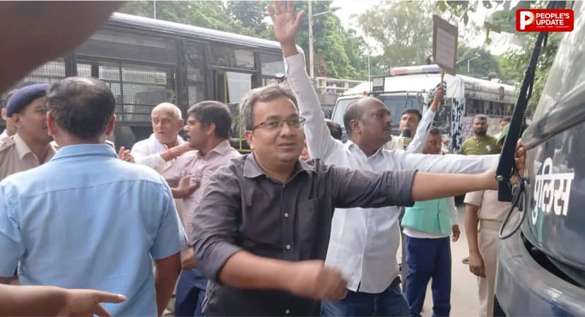 पटना: विश्वविद्यालय अधिनियम के विरोध में लोकभवन मार्च, शिक्षकोें और पुलिस के बीच झड़प