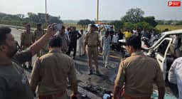 आगरा एक्सप्रेस-वे पर हादसा: पूर्व सांसद सुब्रत पाठक के काफिले की कार डिवाइडर से टकराई, सिपाही की मौत
