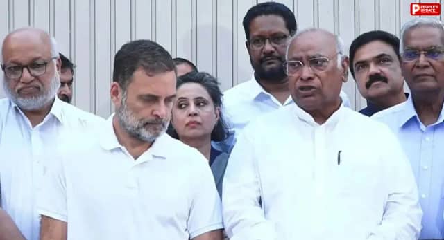 सड़क से संसद तक बवाल: इंडिया गठबंधन की चाय पार्टी, राहुल गांधी बोले- ज्ञानेश कुमार का इस्तीफा लेकर रहेंगे