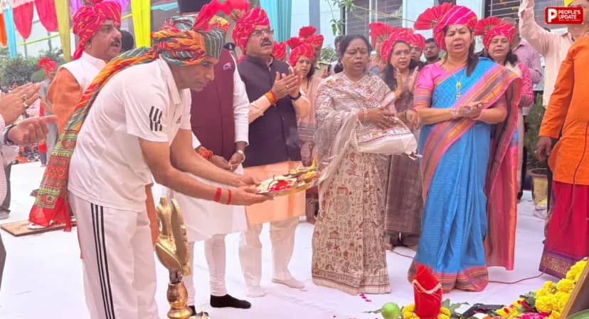 भोपाल: पुलिस लाइन में विजयादशमी पर शस्त्र पूजन, हवाई फायर कर निभाई गई परपंरा